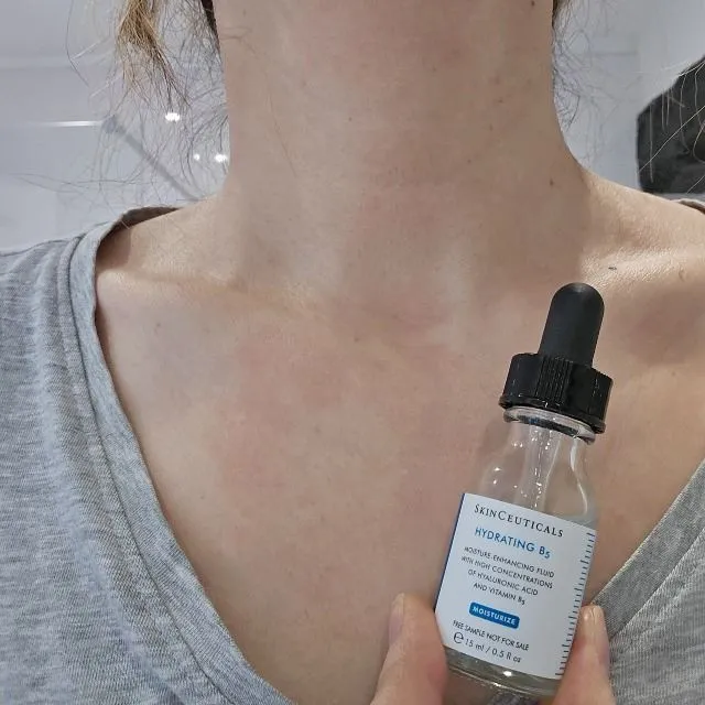I experienced a skin reaction on my décolletage area,